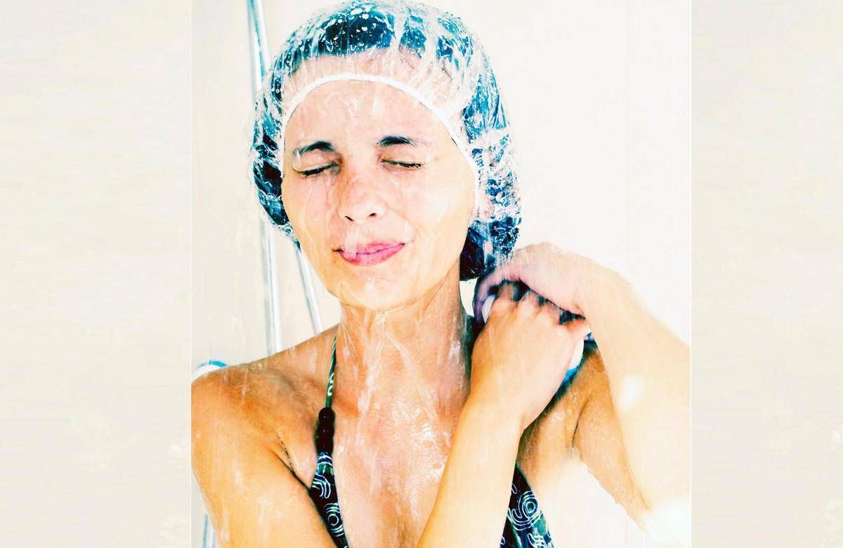 Doccia tutti i giorni? Non sempre fa bene: rischio prurito, pelle screpolata e micro taglietti - 