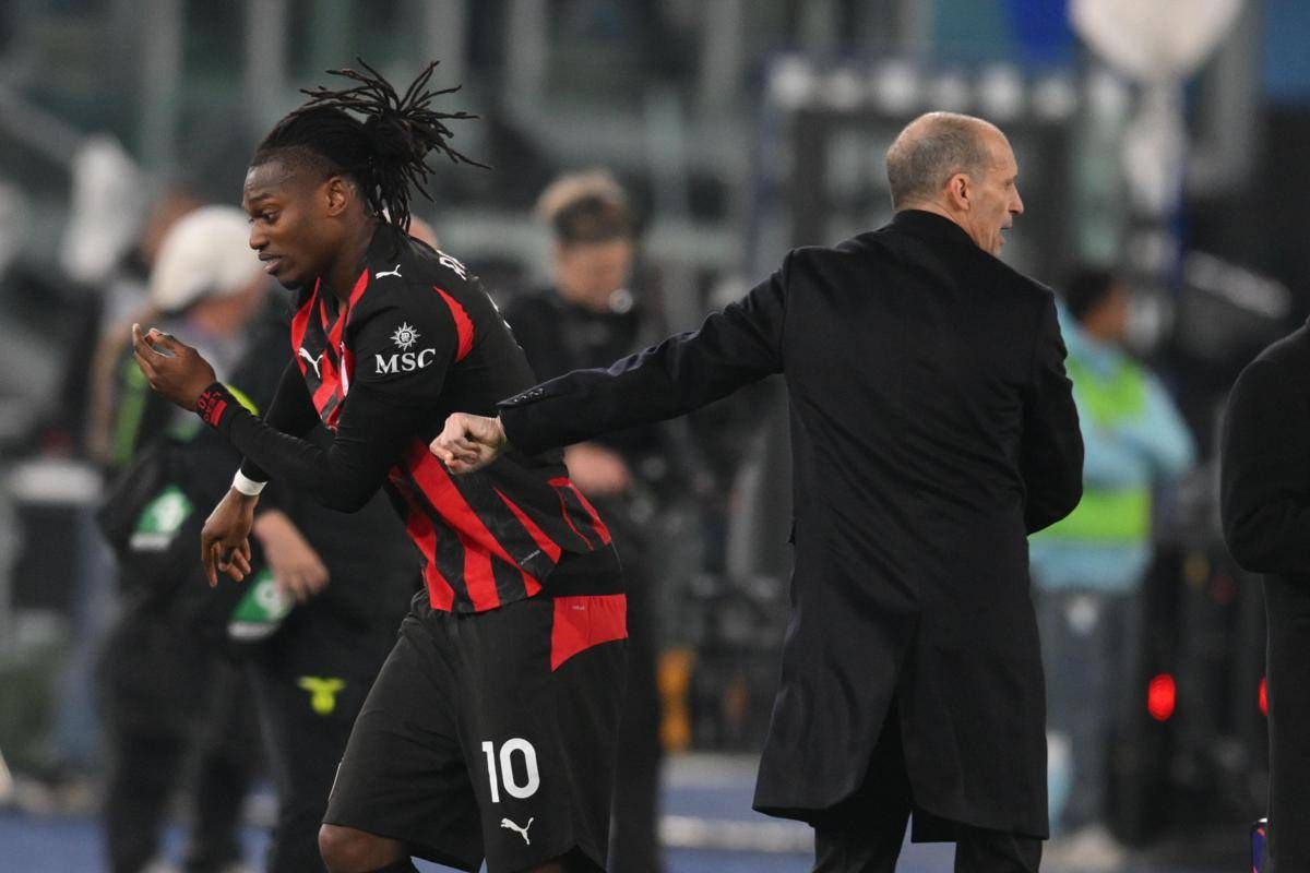 Allegri lo sostituisce, Leao 'rifiuta' l'abbraccio: cos'è successo in Lazio-Milan - 
