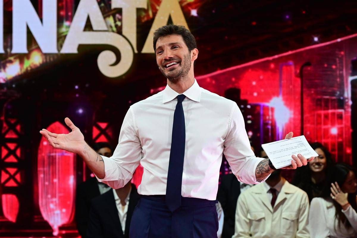 Stasera tutto è possibile, torna il comedy show con De Martino: oggi su Rai 2 - 
