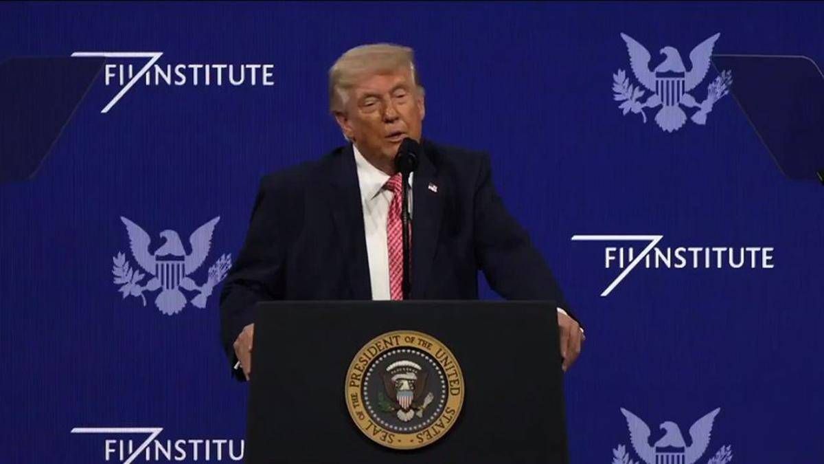 Trump: "L'Iran deve aprire lo Stretto di... Trump" - 