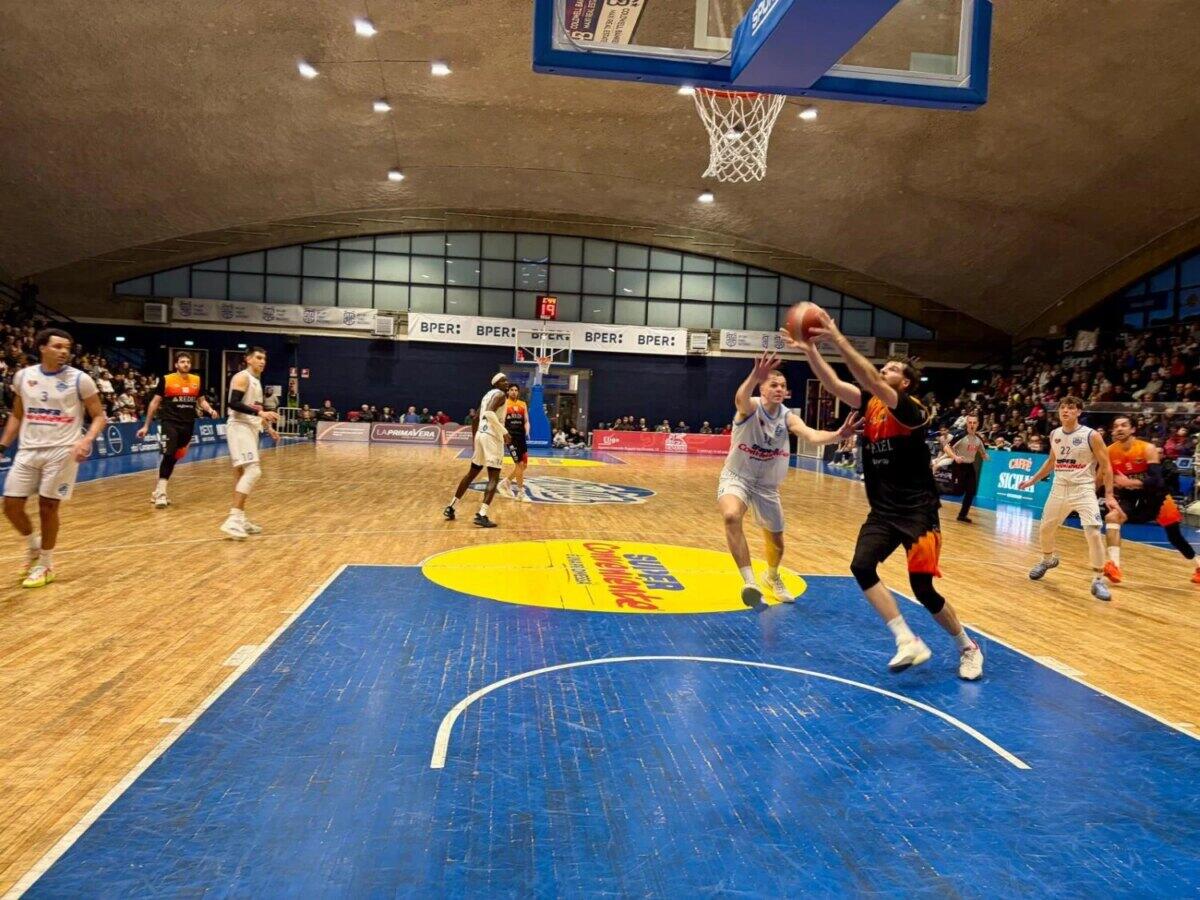 Virtus Ragusa subisce la sconfitta contro la Viola Reggio Calabria, finisce 67-85 al PalaPadua - 