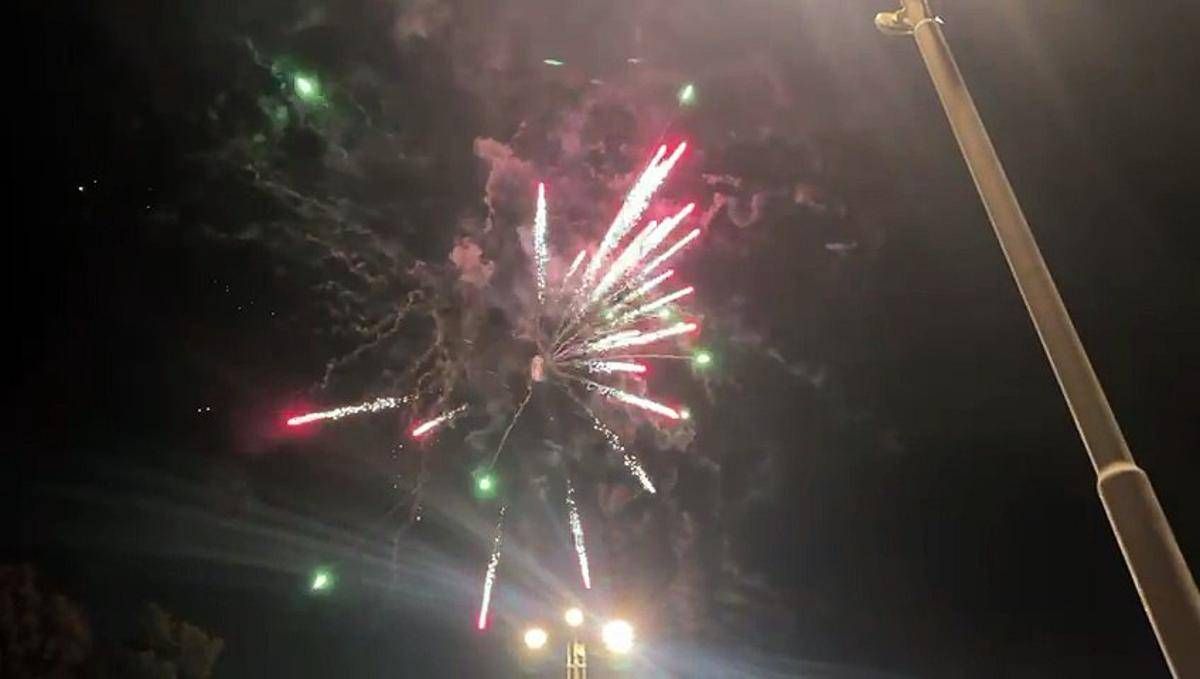 Referendum, corteo del No arriva in piazza del Popolo: festa tra fuochi d'artificio e fumogeni - 