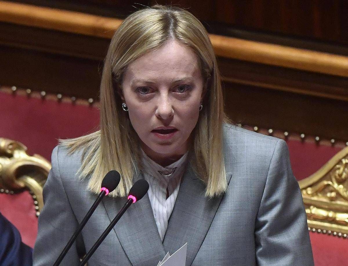 Governo, Meloni torna in Aula: "L'esecutivo non si ferma". Sul tavolo il nodo delle accise e il caso Sigonella - 
