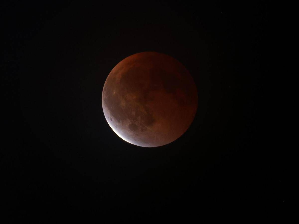 Luna di sangue, oggi l'eclissi totale: cos'è e quando vederla - 