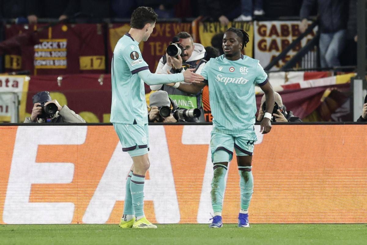 Roma-Bologna, vantaggio rossoblù con Rowe tra le proteste. Cos'è successo in Europa League - 