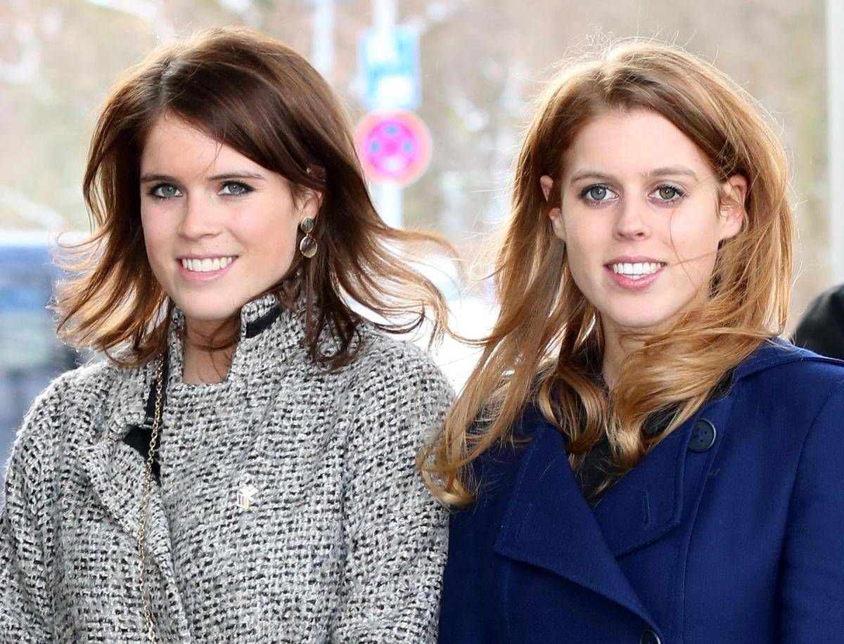 Re Carlo evita Andrew ma tiene a Beatrice ed Eugenia, come scorre la vita della famiglia reale - 