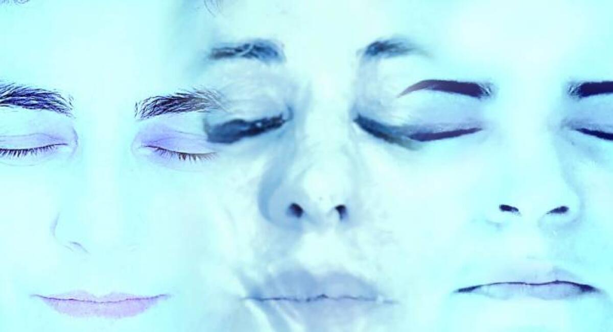 HYDROPHILIC: Un'Esplorazione Artistica del Legame tra Donna, Natura e Acqua - 