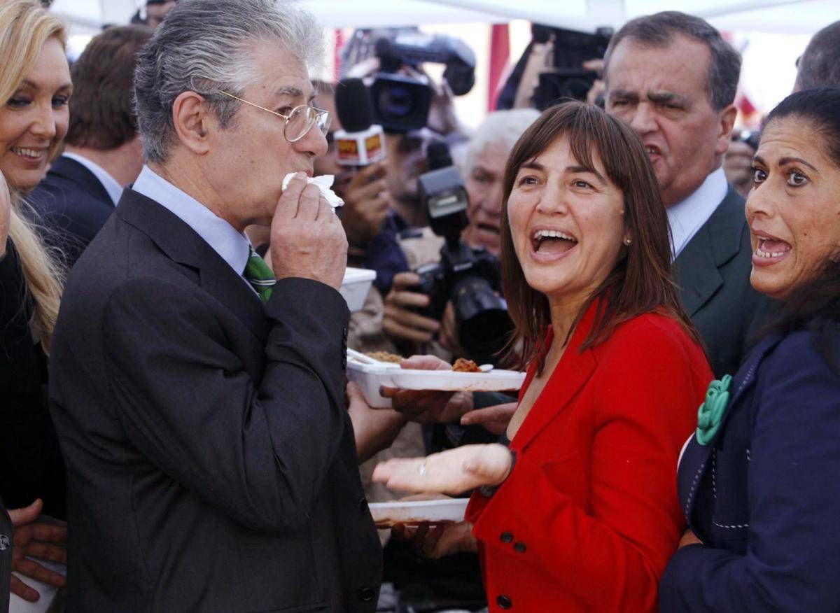 Bossi, Polverini: "Tensioni tra noi? Il patto della pajata le sciolse tutte, io che lo imbocco resta una foto simbolo" - 