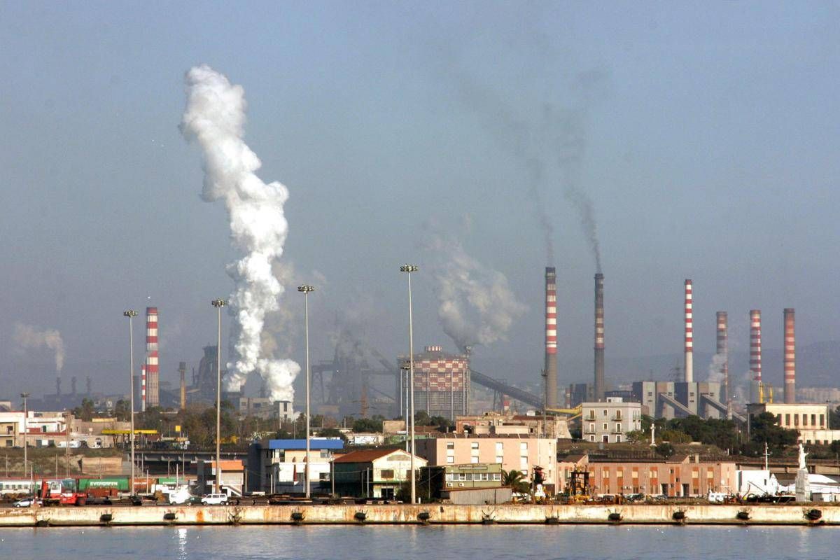 Ex Ilva, Urso: "Negoziato verso svolta. Da Arcelor Mittal azione sistematica di saccheggio" - 