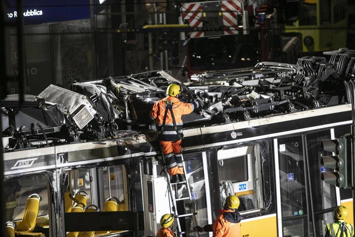 Tram deragliato a Milano, conducente indagato per disastro ferroviario - 
