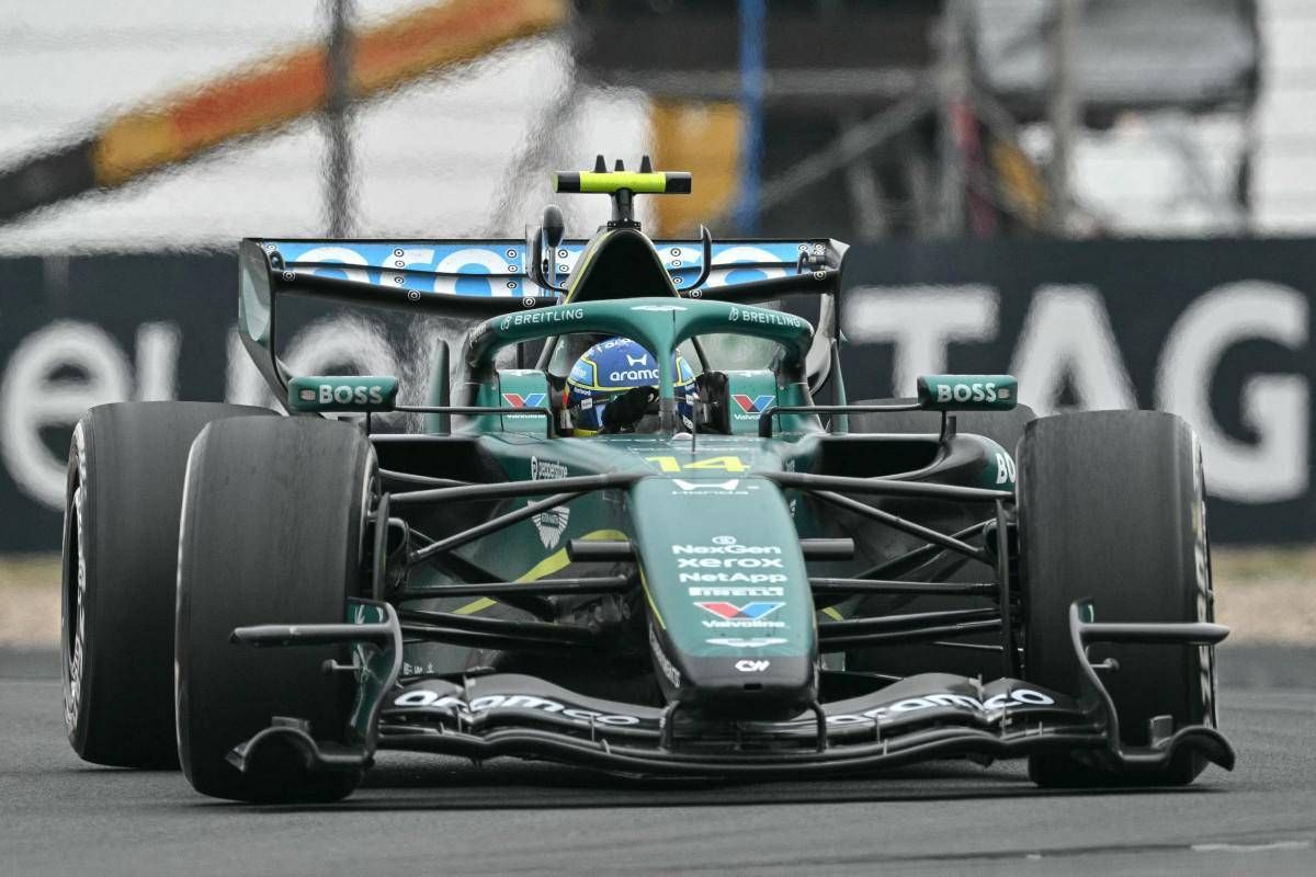 Gp Cina, Alonso toglie mani dal volante per continue vibrazioni e poi si ritira. Cos'è successo - 