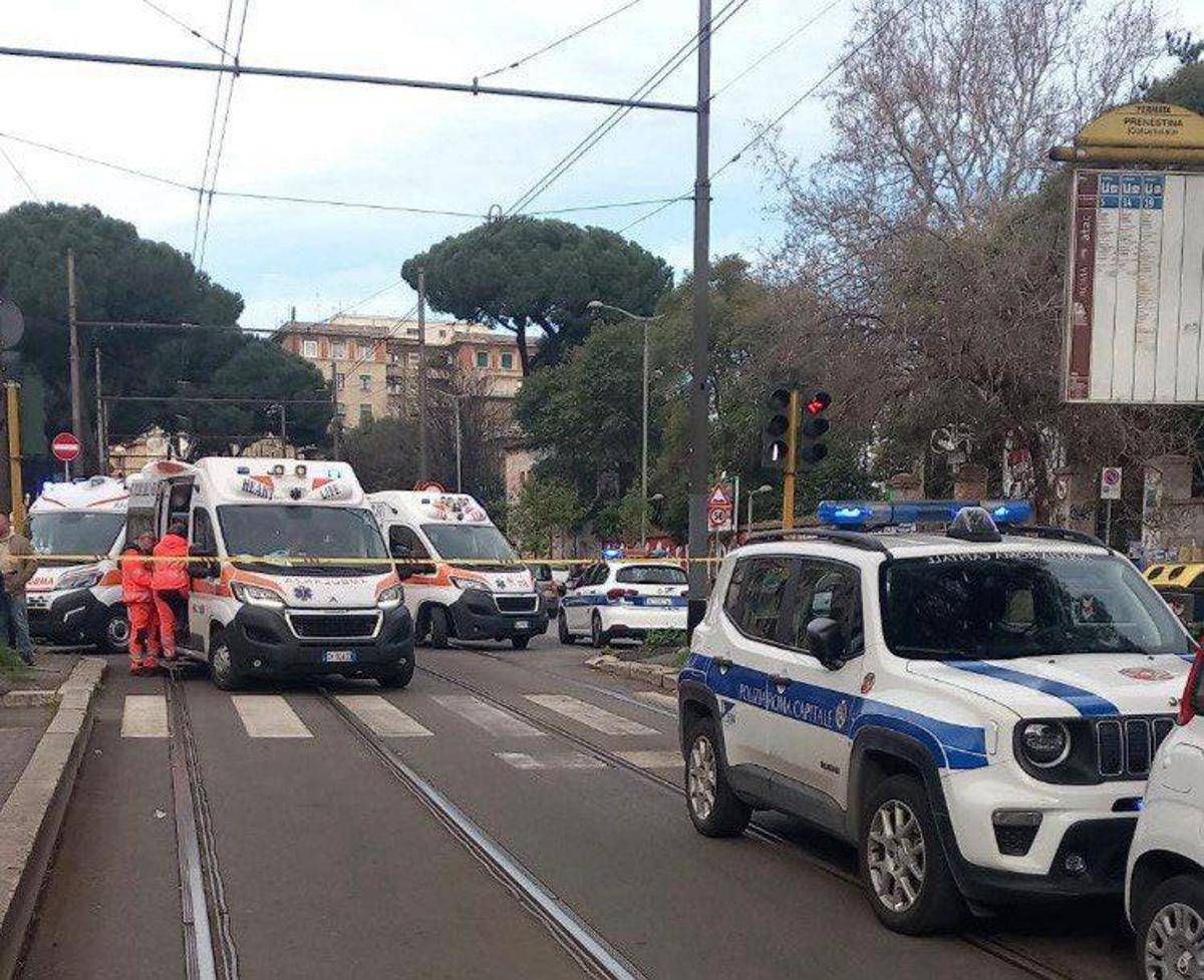 Roma, tamponamento tra due tram in via Prenestina: feriti alcuni passeggeri - 