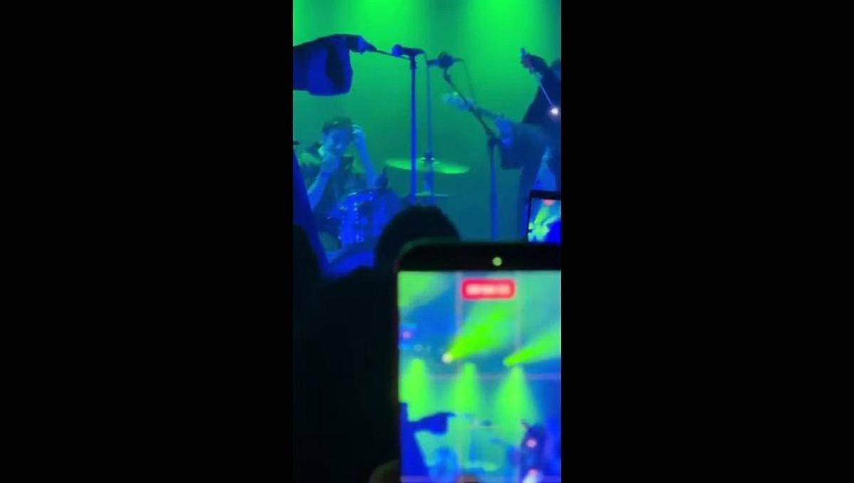 TonyPitony strega Londra, il video dello show tra musica e battute bilingue - 