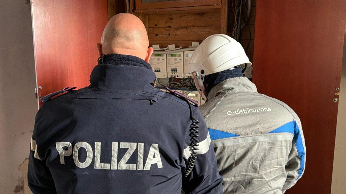Polizia di Catania scopre trenta allacci abusivi alla rete elettrica nel quartiere Librino - 