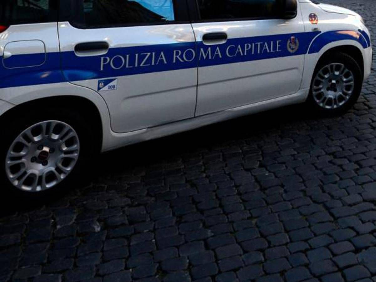 Roma, 14enne travolto da un suv su marciapiede davanti a scuola: non è in pericolo di vita - 