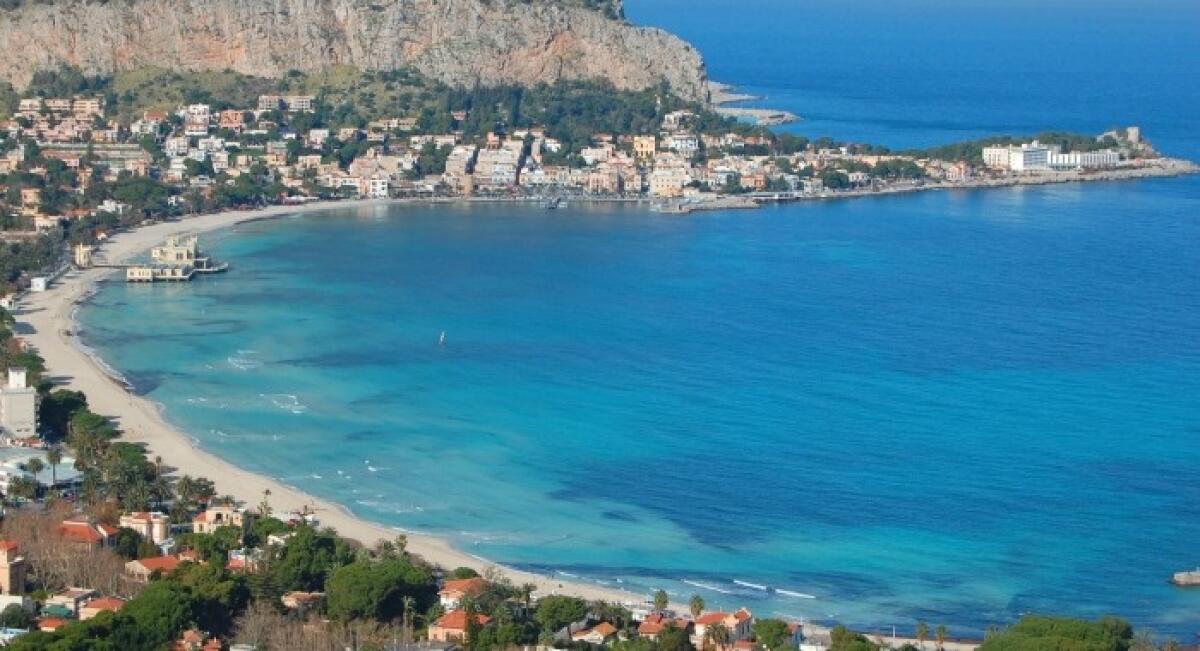 Gestione della Spiaggia di Mondello: il Comune di Palermo chiede un tavolo tecnico permanente per la trasparenza e la partecipazione. - 