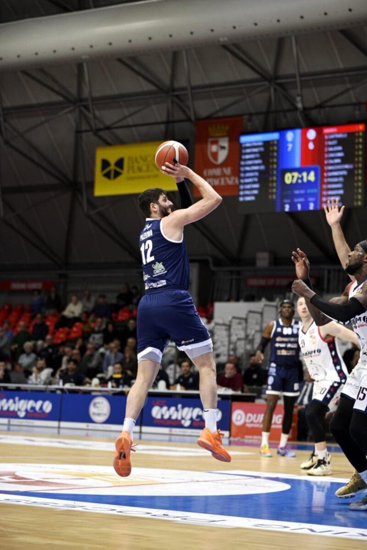 Orlandina lotta con cuore al PalaBanca, ma cede all'Assigeco 85-79 - 