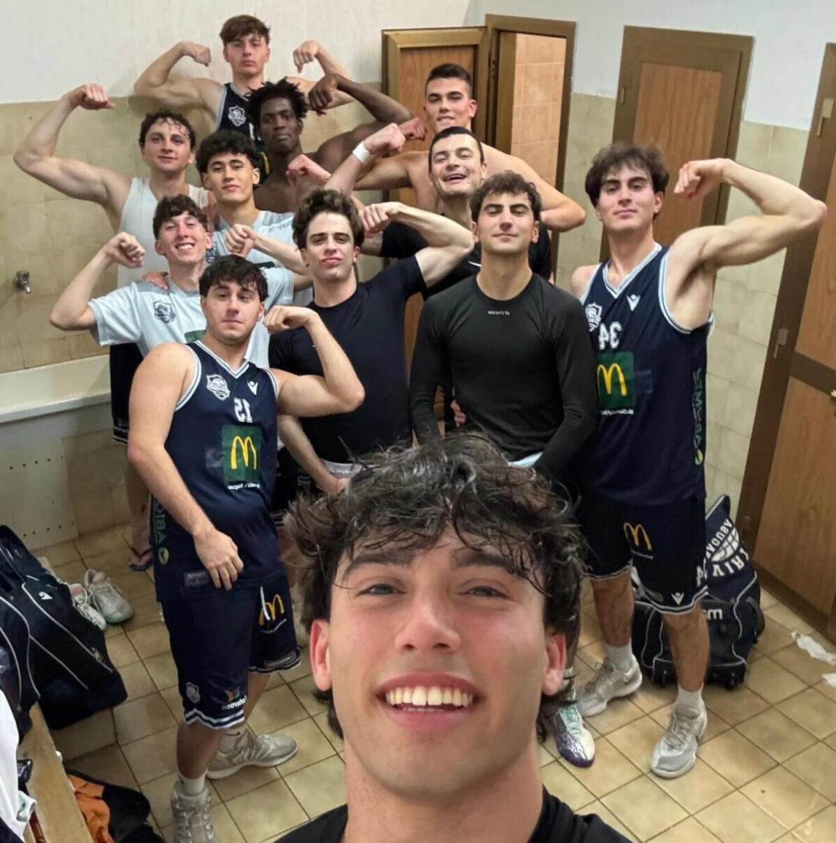 Virtus Ragusa conquista una storica vittoria in trasferta nei playoff contro Acireale con una tripla di Cantone - 