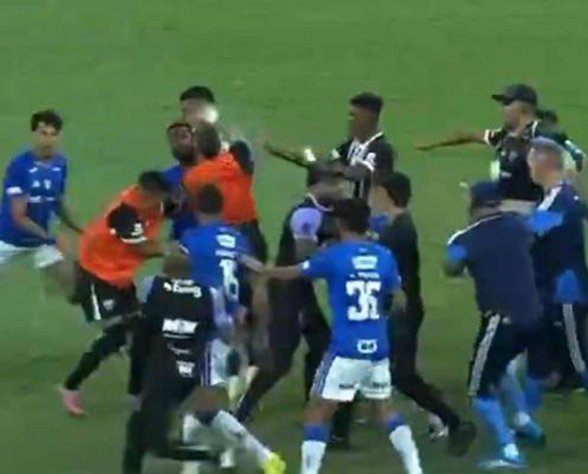 Brasile, rissa da record in campo: 23 espulsioni - 