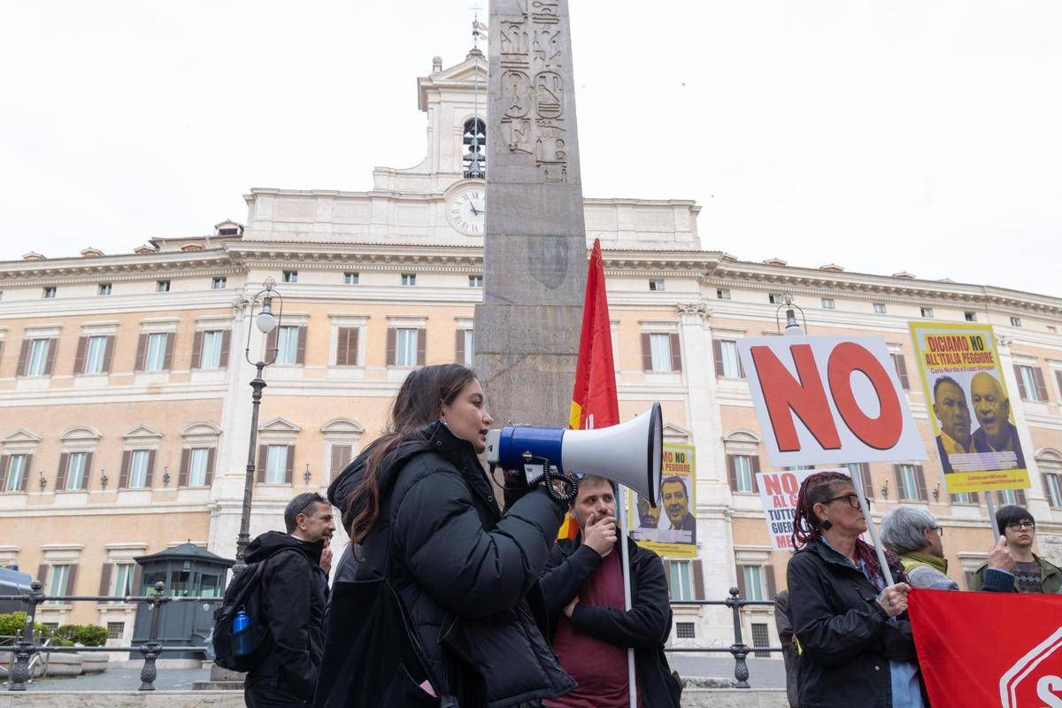 Roma, oggi manifestazione per lo stop alla guerra e il no al Referendum - 