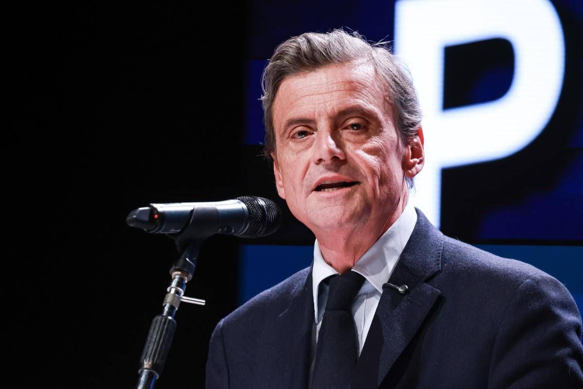 Calenda cancella ChatGPT: "Scelta politica, è dalla parte di Trump" - 