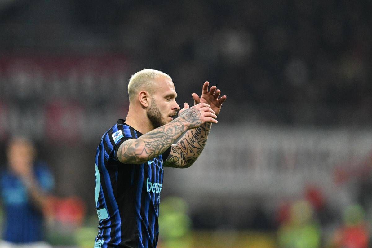 Milan-Inter 1-0, caos nel finale: pareggio 'annullato' ai nerazzurri, poi Dumfries chiede rigore. Cos'è successo - 
