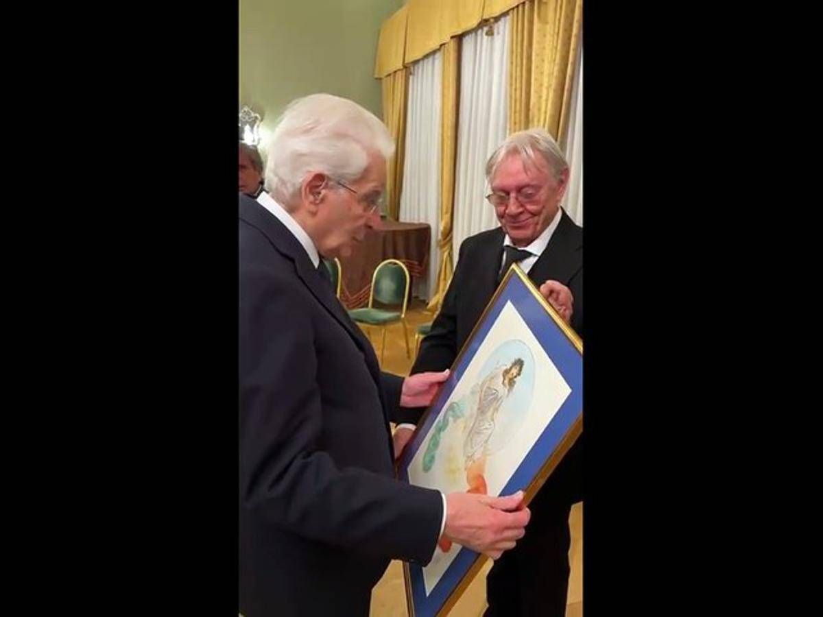 Mattarella incontra a Verona il disegnatore Milo Manara: "La repubblica è sempre giovane" - 