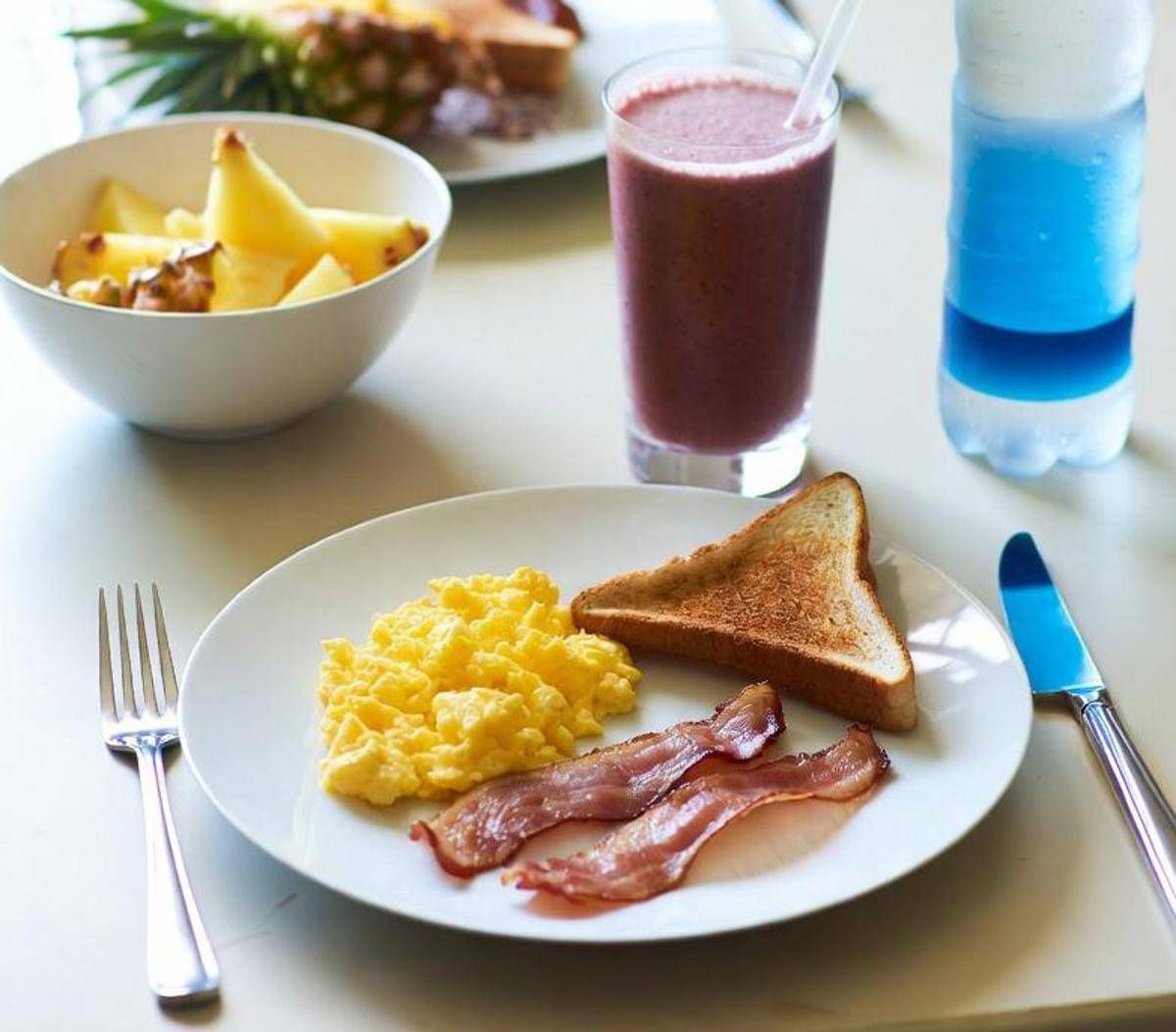 La colazione ideale? Abbondante con fibre o proteine, lo studio spiega perché - 