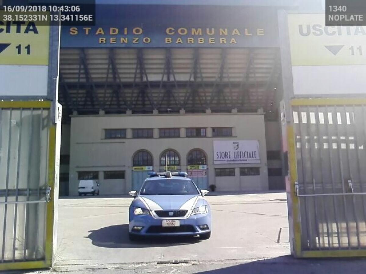 Polizia di Palermo emette Daspo di dieci anni per un tifoso dopo invasione di campo al Renzo Barbera - 