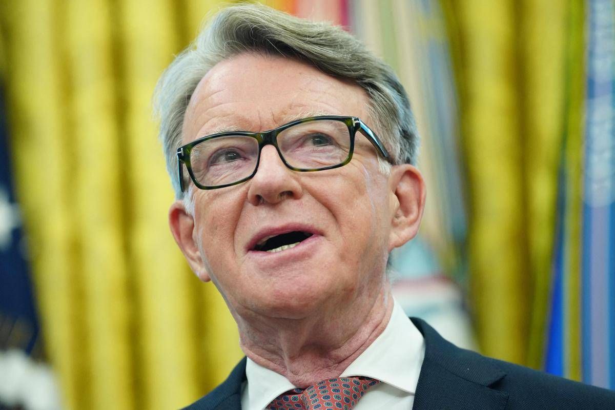 Caso Epstein, possibili altre dimissioni dopo pubblicazione messaggi WhatsApp di Mandelson - 