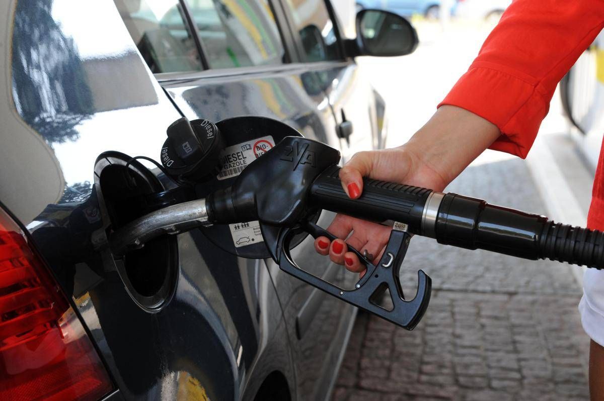 Benzina e diesel, prezzi ancora in aumento: gasolio a un passo da 2,1 euro - 