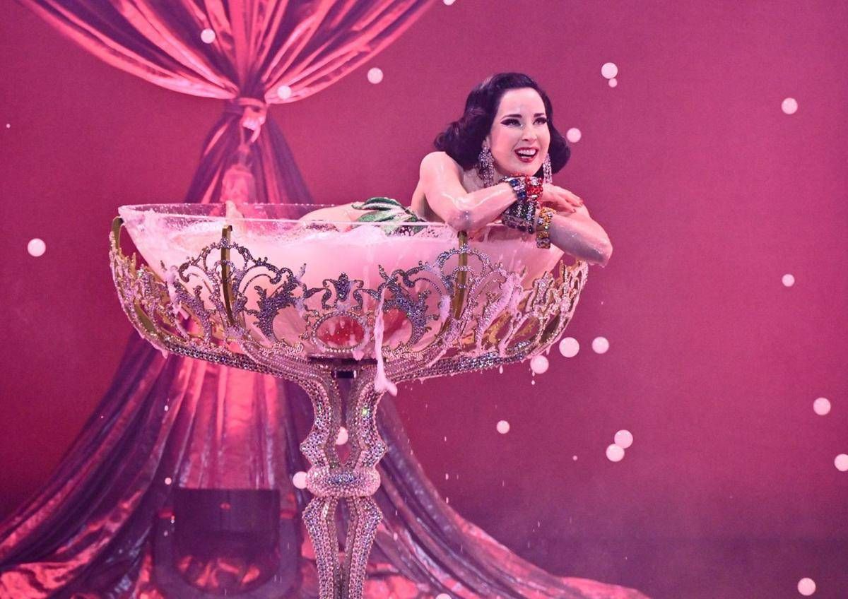 Dita Von Teese: "Il burlesque oggi è potere, non solo seduzione" - 