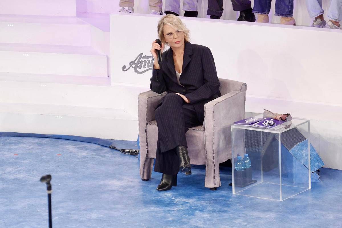 Amici, oggi domenica 1 marzo: gli ospiti di Maria De Filippi - 