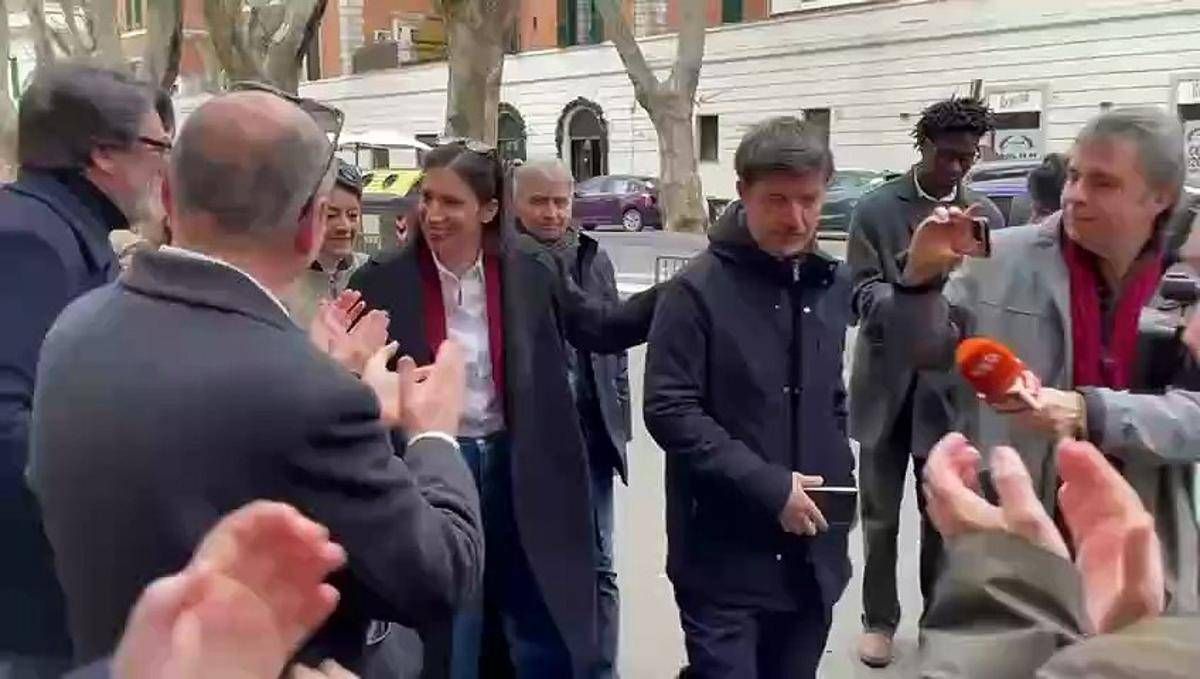 Referendum, Schlein al seggio di Testaccio a Roma - 