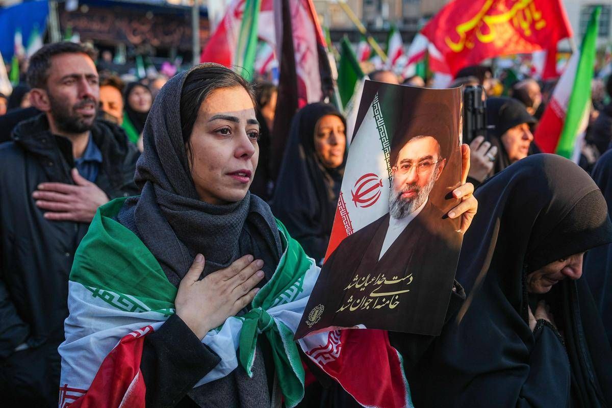 Iran, Mojtaba Khamenei rompe il silenzio: "Voglio vendetta contro Usa, lo stretto di Hormuz resterà chiuso" - 