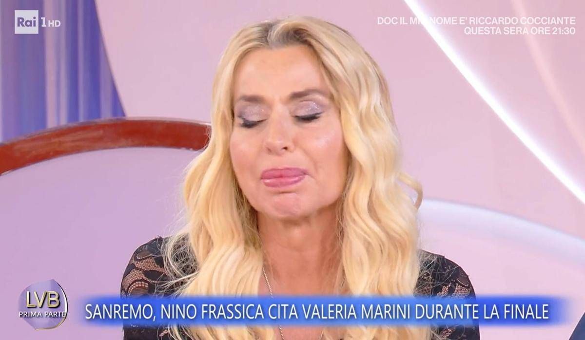 Valeria Marini in lacrime a La volta buona: "Frassica mi ha offesa". Ed esce dallo studio - 