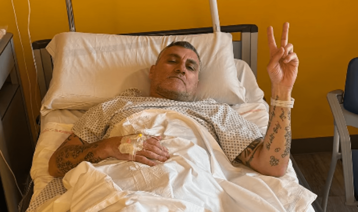 Bobo Vieri in ospedale, come sta dopo l'intervento al ginocchio - 