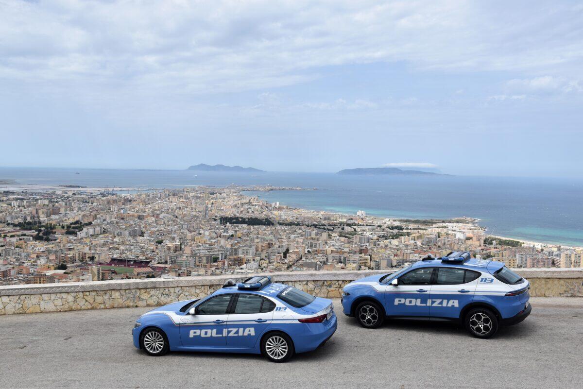 Polizia di Trapani arresta giovane per spaccio di hashish e detenzione abusiva di armi - 