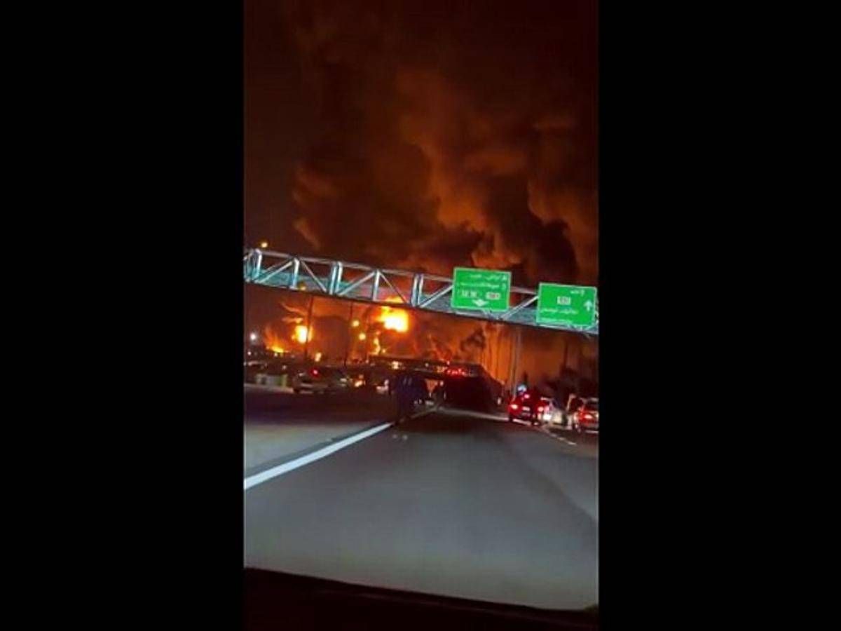 Iran, Teheran brucia: la città è una palla di fuoco - 