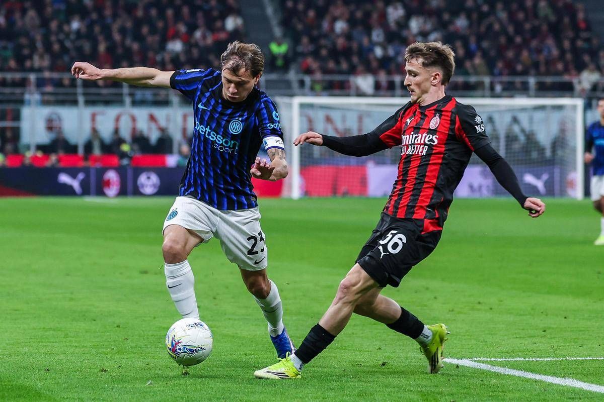 Milan-Inter, proteste nerazzurre per possibile rigore. Chivu a Saelemaekers: "Sicuro di non averla toccata?" - 