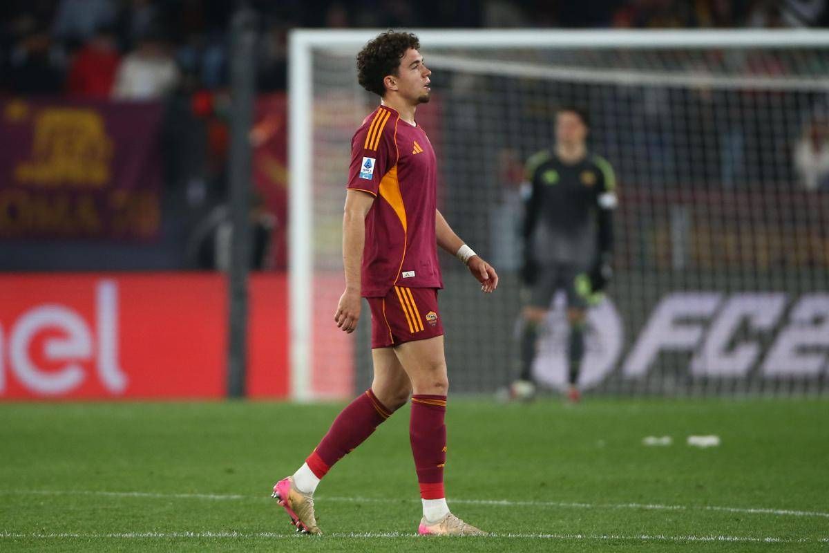 Rapina in casa del calciatore della Roma El Aynaoui, famiglia chiusa in camera da 6 persone armate - 