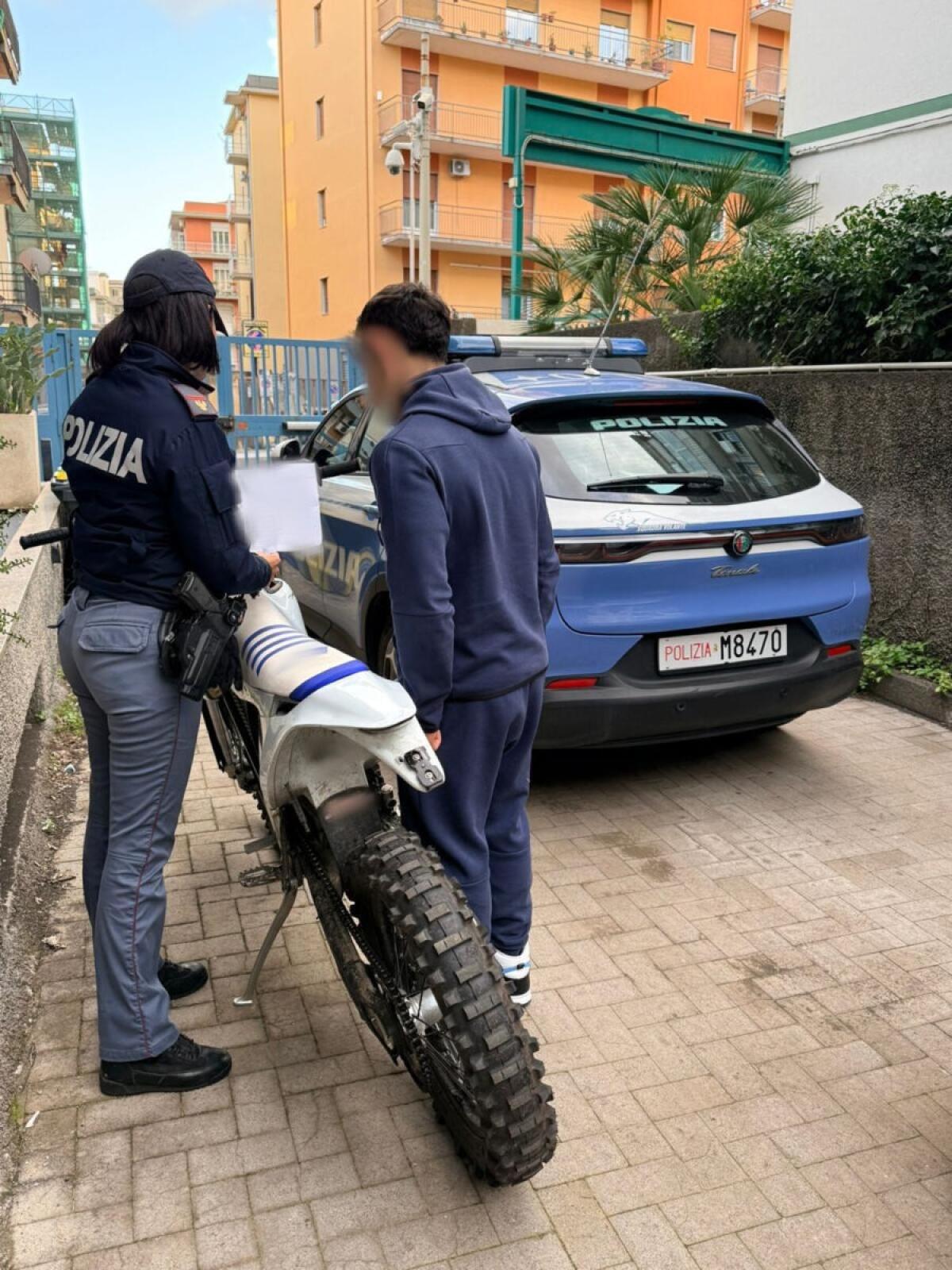 Furto di moto a Catania: arrestato 18enne grazie all'intervento della Polizia - 