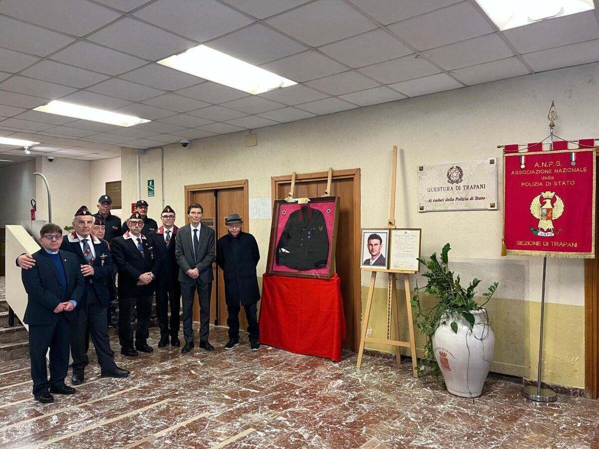 Commemorazione della Polizia di Trapani: Esposta la Giacca del Vice Brigadiere Lungaro, Medaglia d'Argento al Valore Militare - 