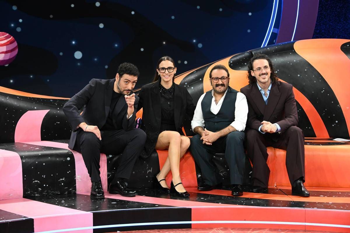 'Stasera a letto tardi', oggi 10 marzo: tra gli ospiti Elettra Lamborghini - 