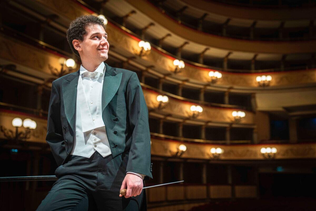 Musica colta al Teatro Massimo: il Comune di Palermo ospita l'Orchestra Nazionale dei Conservatori con Elia Cecino al pianoforte - 