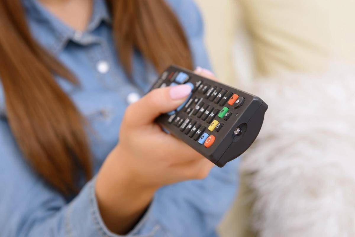 L'ansia da guerra fa volare gli ascolti tv notturni, boom per notizie e film horror - 