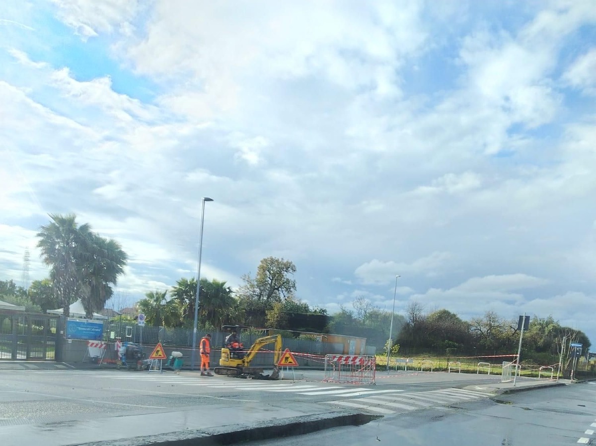 Tremestieri Etneo: avviati i lavori al parcheggio della scuola dopo il cedimento sulla faglia - Credit Foto Clara Longo