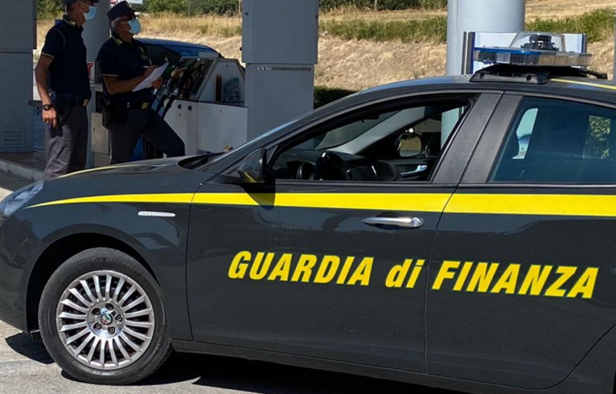 Palermo: oltre 200.000 prodotti non sicuri sequestrati dalla Guardia di Finanza in vista di Pasqua - 