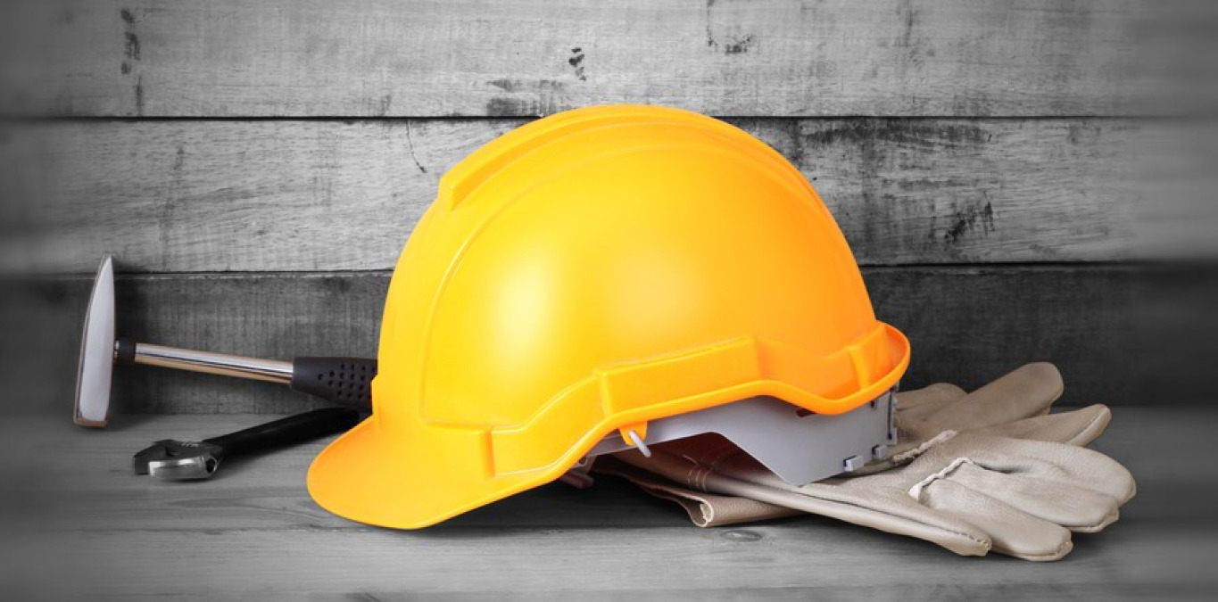 Cede braccio meccanico a Camastra: quattro operai feriti, uno in condizioni gravissime - 