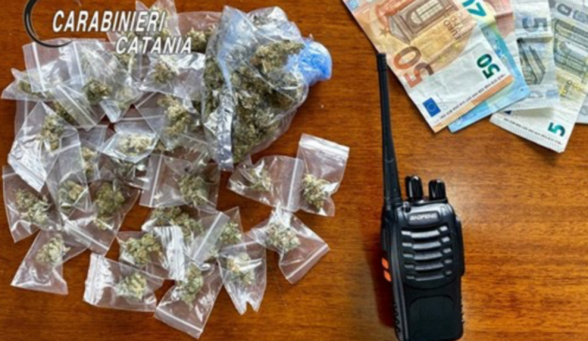 Catania: arrestato 40enne sorpreso a spacciare con una ricetrasmittente - 